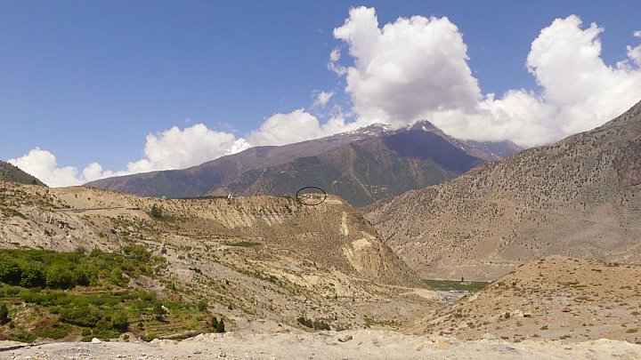 Blick auf das Kutsab Teranga Kloster - Mustang 2024 - Landschaft