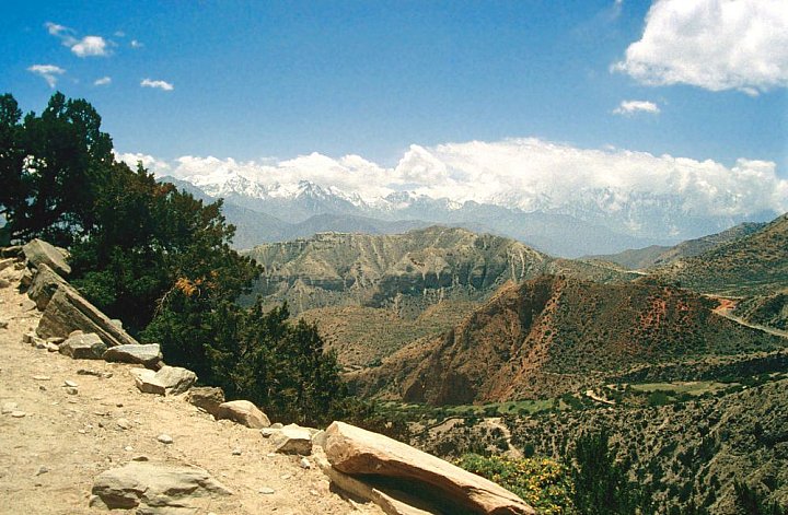 Ausblick &uuml;ber die schneebedeckte Annapurna - Nepal - Mustang - verbotenes K&ouml;nigreich 1993 & 97