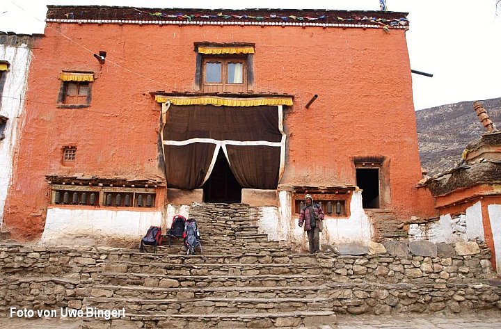 Das Hauptgeb&auml;ude vom Lo Gekar Kloster - Nepal - Mustang - verbotenes K&ouml;nigreich 1993 & 97