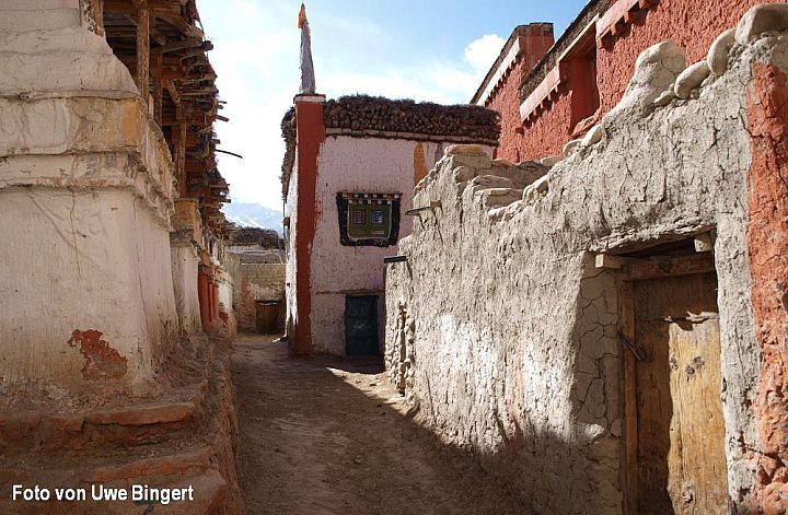 Urige Gasse in Lo Manthang - Nepal - Mustang - verbotenes K&ouml;nigreich 1993 & 97