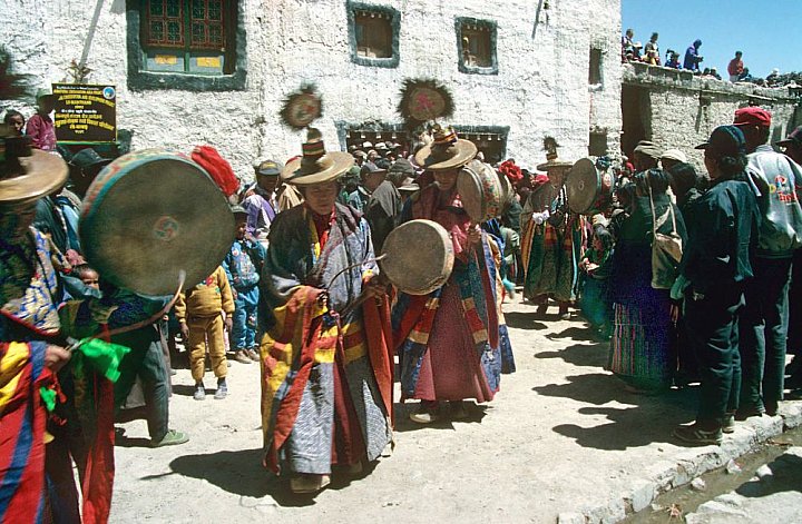 Prozession zum Tigi-Festival in Lo Manthang - Nepal - Mustang - verbotenes K&ouml;nigreich 1993 & 97
