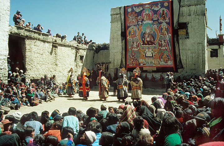 Gro&szlig;er Festplatz in Lo Manthang - Nepal - Mustang - verbotenes K&ouml;nigreich 1993 & 97