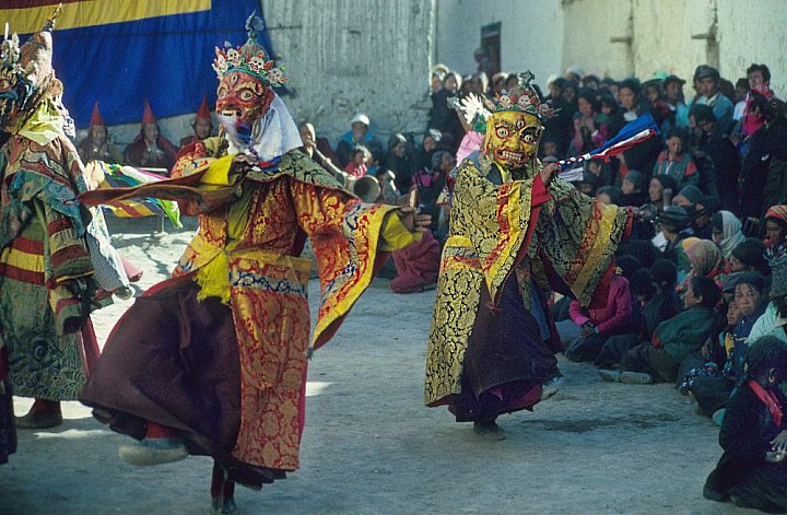 Rituelle Maskent&auml;nze beim Tigi-Fest - Nepal - Mustang - verbotenes K&ouml;nigreich 1993 & 97