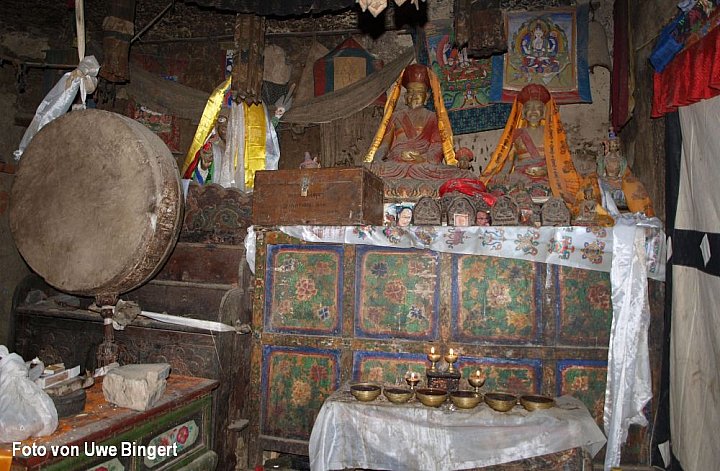Altar- und Gebetsraum in Luri Gompa - Nepal - Mustang - verbotenes K&ouml;nigreich 1993 & 97