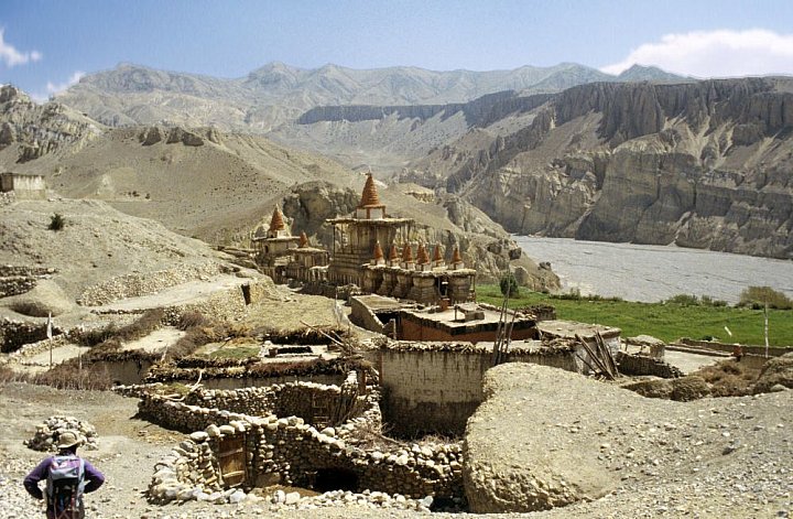 Blick auf Tangye in Upper Mustang - Nepal - Mustang - verbotenes K&ouml;nigreich 1993 & 97