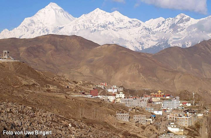 Blick auf Muktinath und das Annapurna-Massiv in Nepal - Nepal - Mustang - verbotenes K&ouml;nigreich 1993 & 97