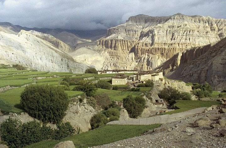 Ausblick auf dem Weg von Muktinath nach Jomosom - Nepal - Mustang - verbotenes K&ouml;nigreich 1993 & 97