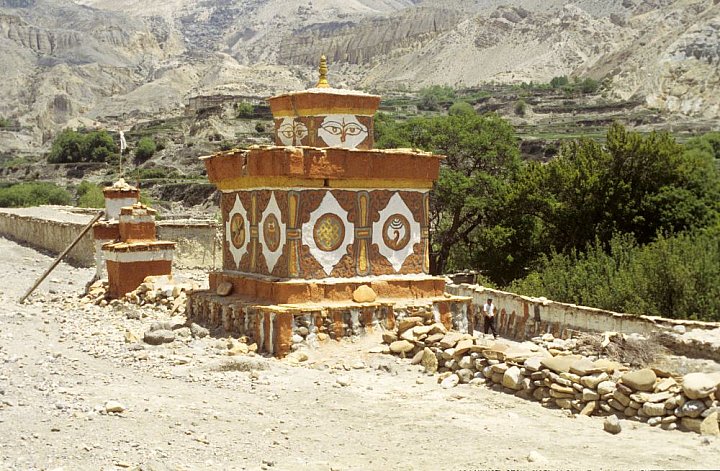 Chorten auf dem Weg von Muktinath nach Jomosom - Nepal - Mustang - verbotenes K&ouml;nigreich 1993 & 97
