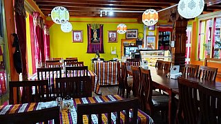 Restaurant im Yak Donald Hotel - Nepal Mustang 2024 - Essen und Schlafen