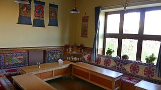 Aufenthaltsraum im Himali Hotel - Nepal Mustang 2024 - Essen und Schlafen