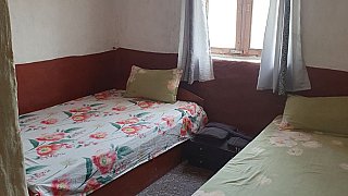 Doppelzimmer im Kunga Hotel in Ghiling - Nepal Mustang 2024 - Essen und Schlafen
