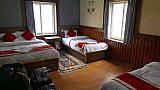 Dreibettzimmer im Mandala Hotel - Nepal Mustang 2024 - Essen und Schlafen