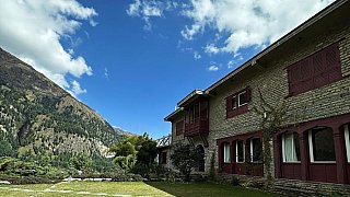 Thasang Village Lodge - Nepal Mustang 2024 - Essen und Schlafen
