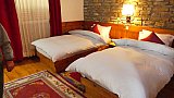 Thasang Village Lodge Doppelzimmer - Nepal Mustang 2024 - Essen und Schlafen