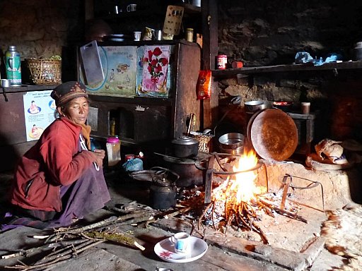 2014 - Teepause in Brimdang - Helambu-Langtang: Land und Leute