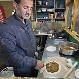 Hackfleischf&uuml;llung f&uuml;r die Hunza-Pizza - Pakistan - Essen und schlafen