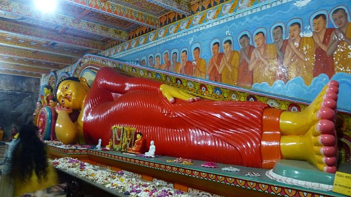 Liegender Buddha im Isurumuniya-Tempel - Sri Lanka - Sehensw&uuml;rdigkeiten