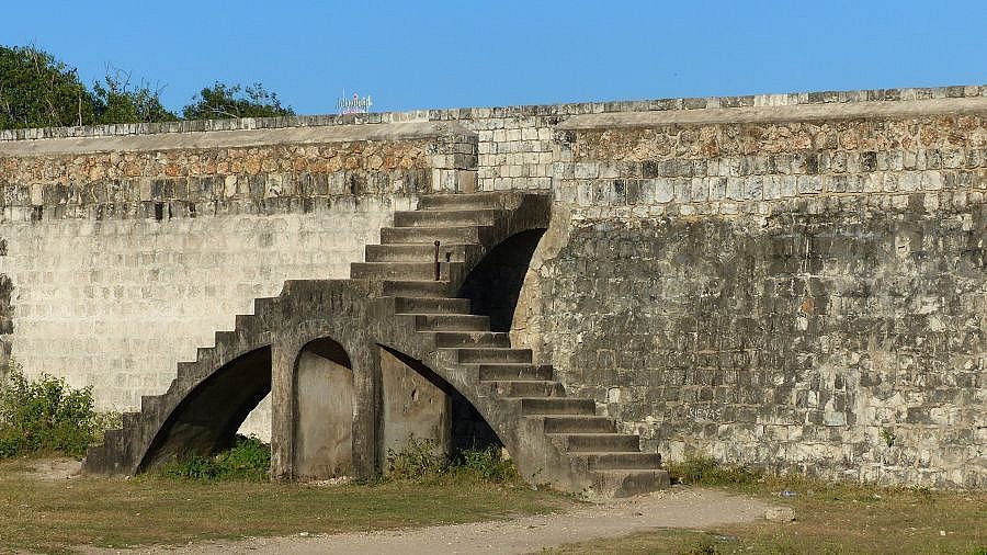 Aufgang zur Festungsmauer - Sri Lanka - Sehensw&uuml;rdigkeiten