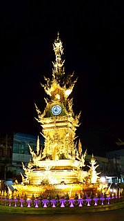 Clocktower in Chiang Rai am Abend - Nordthailand