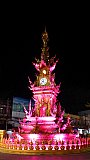 Beleuchteter Clocktower in Chiang Rai am Abend - Nordthailand