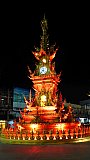 Clocktower angestrahlt am Abend in Chiang Rai - Nordthailand