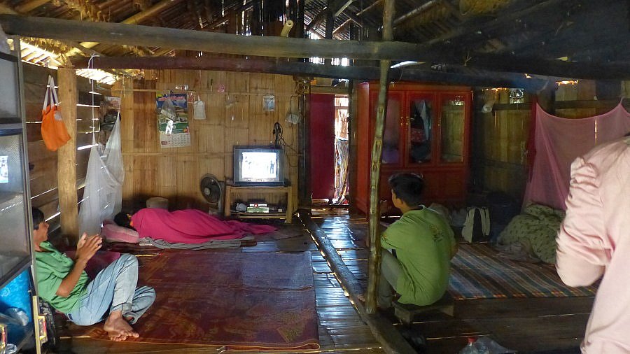 Wohnraum mit Fernsehen im Bergdorf - Nordthailand
