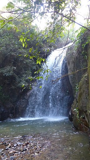 Wasserfall mitten im Berg-Dschungel in Nordthailand - Nordthailand