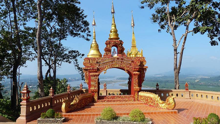 Torbogen zum Tempel &uuml;ber dem Mekong - Nordthailand
