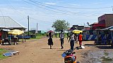 Uferstra&szlig;e in Butiaba am Albertsee - Uganda - Land und Leute