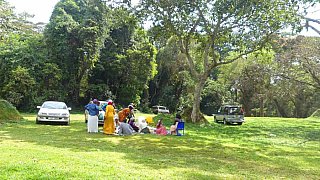 Picknick im botanischen Garten in Entebbe - Uganda - Land und Leute