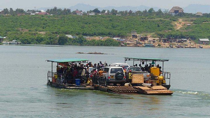 F&auml;hre &uuml;ber den Kaziinga Kanal - Uganda - Land und Leute