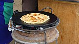Rolex - Roll of Eggs am Stra&szlig;enstand - Uganda - Schlafen und Essen