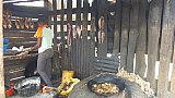 Fisch fritieren, kochen und r&auml;uchern - Uganda - Schlafen und Essen