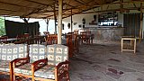 Restaurant und Lobby im Eagle's Nest - Uganda - Schlafen und Essen