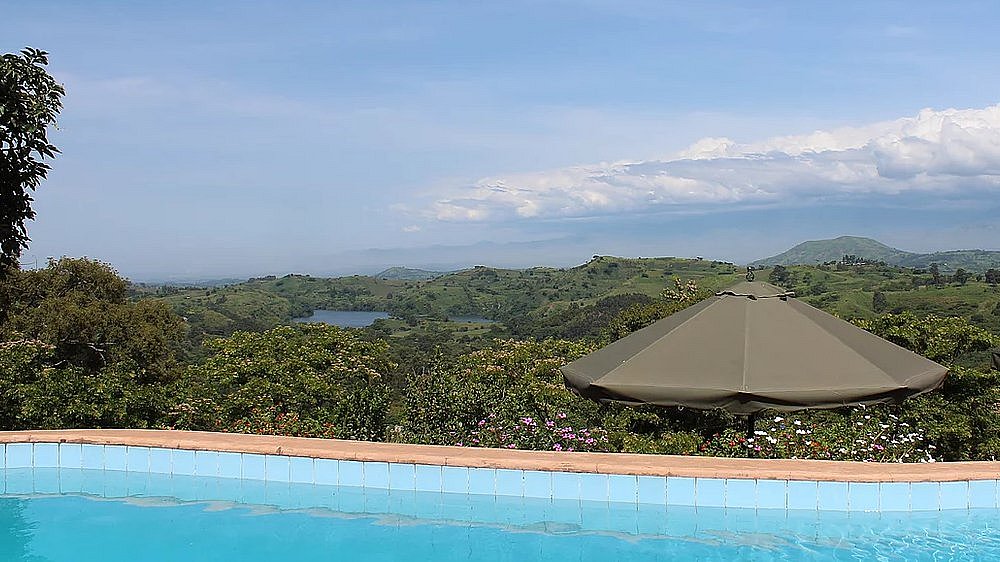 Ausblick vom Swimmingpool der Ndali Lodge - Uganda - Schlafen und Essen