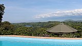 Ausblick vom Swimmingpool der Ndali Lodge - Uganda - Schlafen und Essen