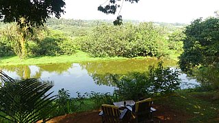 Ausblick vom Restaurant im Via Via G&auml;stehaus in Entebbe - Uganda - Schlafen und Essen