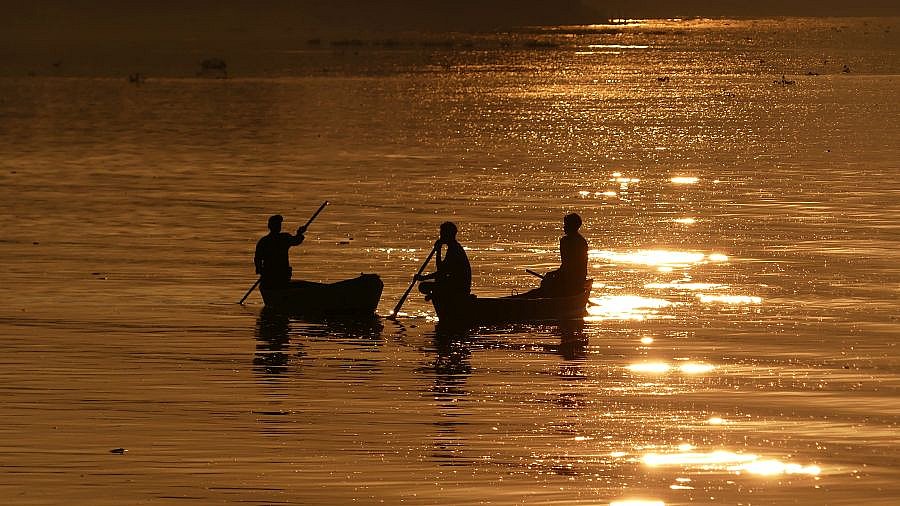 Mit dem Ruderboot auf dem Brahmaputra - Indien - Assam - Land und Leute