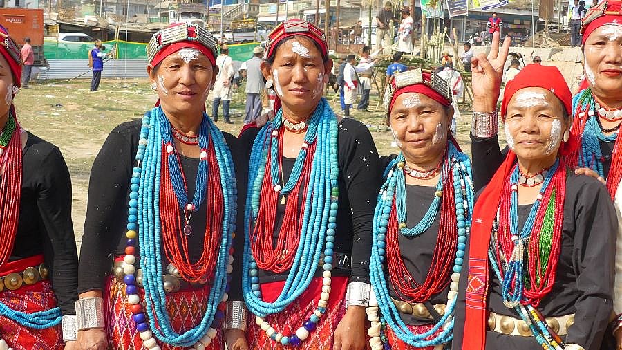 Nyishi-Frauen auf dem Boori Boot-Fest - Indien - Nordosten - Land und Leute