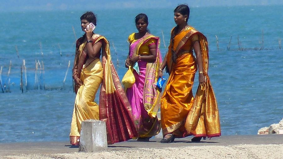 Pilgerinnen auf der Insel Nagadeepa - Sri Lanka - Land und Leute