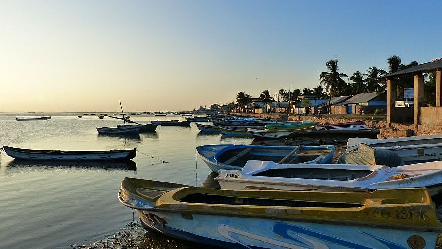 Fischerhäuser und Fischerboote - Sri Lanka - Land und Leute