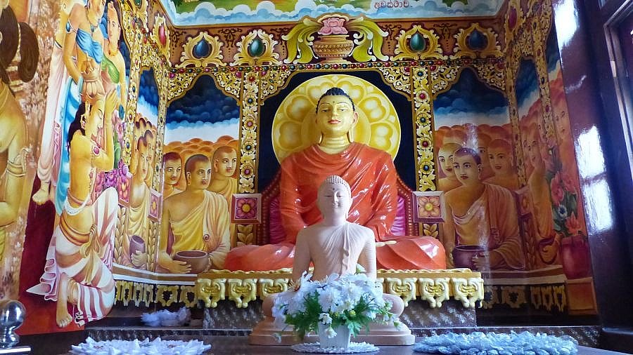 Buddha-Statue - Sri Lanka - Sehenswürdigkeiten