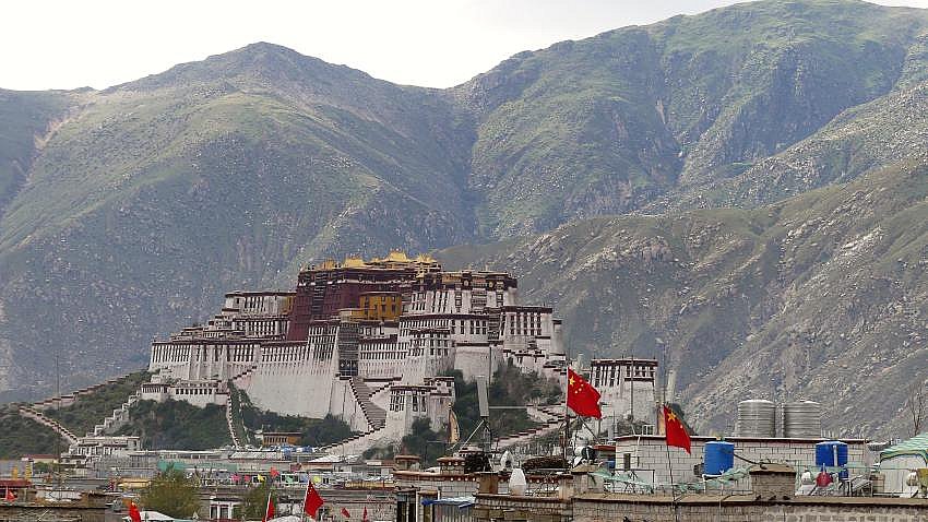 Blick auf den Potala Palast - Zentral-Tibet: Sehenswürdigkeiten