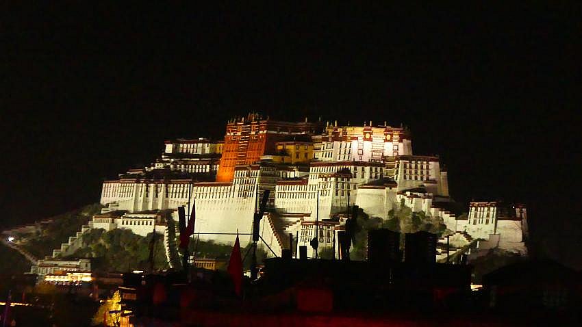 Potala Palast in der Nacht - Zentral-Tibet: Sehenswürdigkeiten