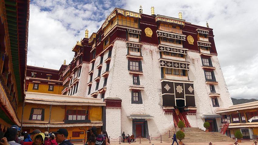 Eingang zum Potala Palast - Zentral-Tibet: Sehenswürdigkeiten
