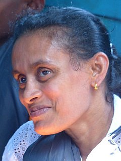 Junge Frau auf dem Fährboot - Sri Lanka - Land und Leute