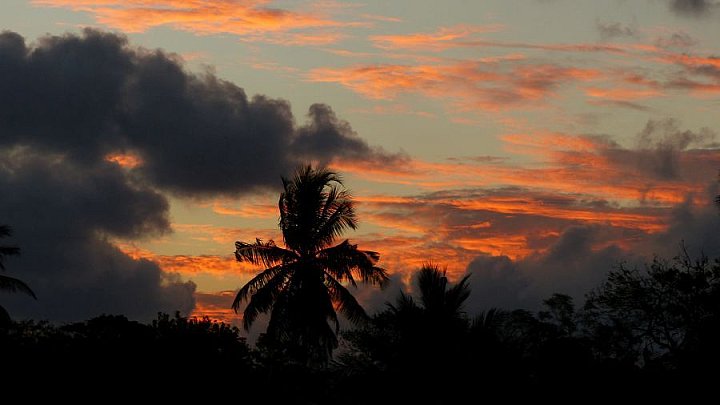 Erstes Sonnaufgangs-Rot - Sri Lanka - Landschaft